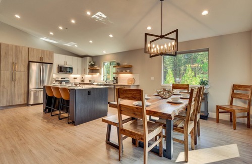 Y Area House | NEW! AC, Hot Tub, Grill, Newly Built, Open Floor Plan, Wifi, 4 of 6 – Emerald Bay Retreat