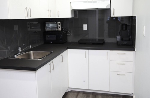Woodstock House | New Adorable 1-Bedroom House Just off of HWY-401