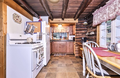 Eagle River House | NEW! Adorable log cabin with picturesque river views!