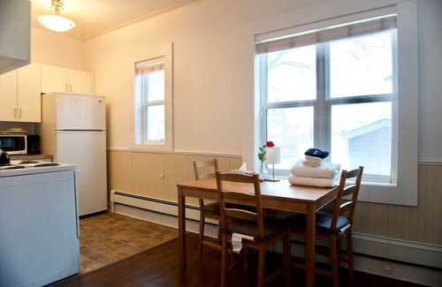 Moose Jaw Apartment | NEW Affordable Studio, perfect for work travellers, Smart TV, Parking, WiFi