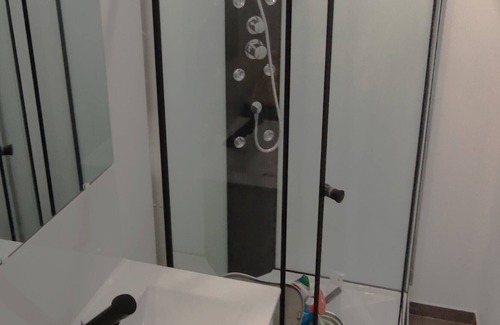 Chambray-les-Tours Apartment | NEW AIR CONDITIONED STUDIO + enclosed PK (Washer/dryer - Fiber Internet - Android TV)