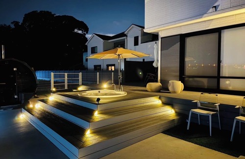 Hakata-ku Villa | New!AirportHills 1400 sq.m. Open-air bath with spectacular view 1 building, 2nd floor private parking 3 BBQ pets allowed