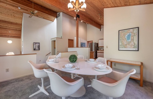Alpine Meadows House | ~New~Alpine Meadows Base Camp, Walk to Hiking Trails, Ski Shuttle Avail.