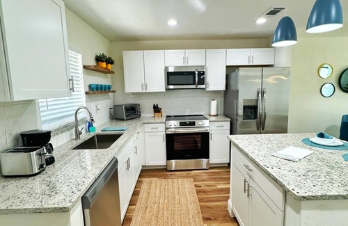Port Orange House | NEW Amazing Sunshine-Up 6 Guests-Private Backyard