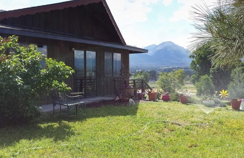 Hamilton House | ★New! ★Amazing Views! ★ Bright & Cheerful! ★Convenient! ★ Family Friendly! ★