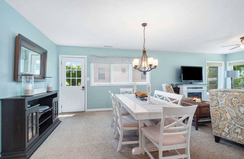 North Webster Cottage | New - Anchor Inn, a Charming Lake Cottage @ Webster Lake