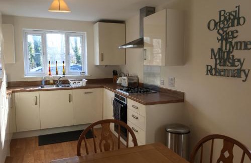 Andover House | New and Comfortable with Parking
