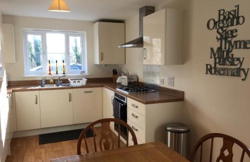 Andover House | New and Comfortable with Parking