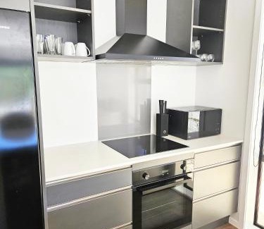 Wellington Apartment | New and Fabulous, City Fringe Bliss!