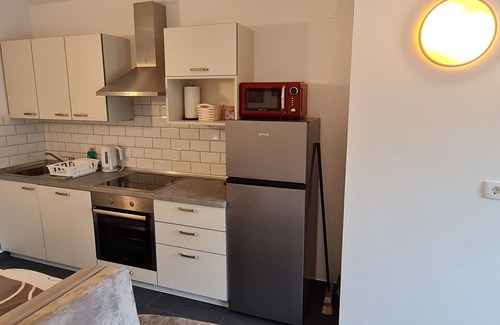 Bodesce Apartment | New and fully equipped air-conditioned modern studio surrounded by green