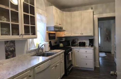 Geneva House | New and Improved Ownership, nFingerLakes, NY,Cozy, Historic,Charmingn