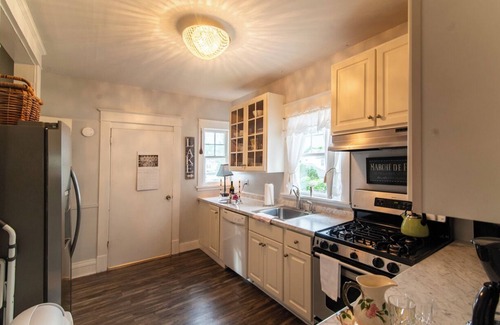 Geneva House | New and Improved Ownership, nFingerLakes, NY,Cozy, Historic,Charmingn