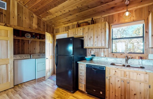 Blanco Cabin | New and secluded wine country getaway just 10 miles from the heart of Blanco