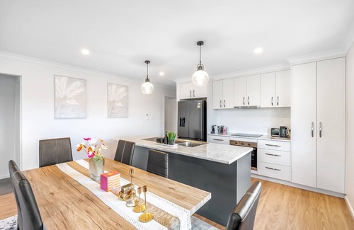 Austins Ferry Apartment | New and Stylish Home in Peaceful Location
