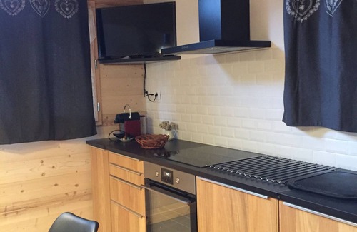 Sainte-Foy-Tarentaise Apartment | New apartment, 3 stars, sleeps 4, in authentic Savoyard chalet