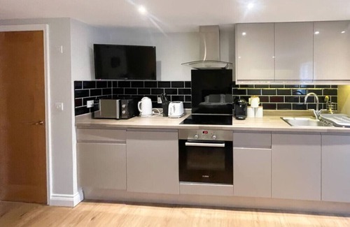 Cambridge Apartment | New Apartment Central Cambridge CB1 King-size bed