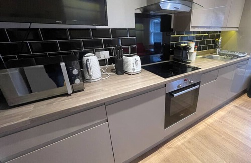 Cambridge Apartment | New Apartment Central Cambridge CB1 King-size bed