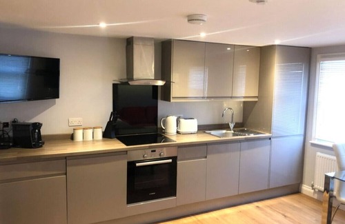 Cambridge Apartment | New Apartment Central Cambridge CB1 King-size bed