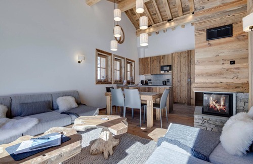 Le Fornet Apartment | New Apartment, Close to the Slopes - Fireplace, Parking, and Modern Amenities