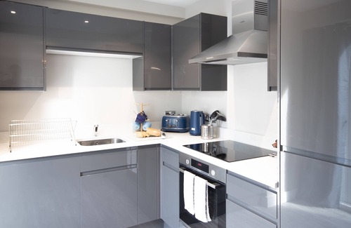 Dorking Apartment | New Apartment - Free Electric Car Charging