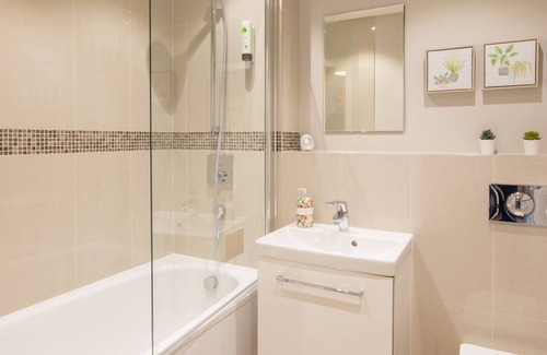Dorking Apartment | New Apartment - Free Electric Car Charging