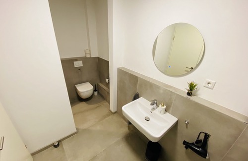 Geseke Apartment | New Apartment l 3 Beds l 2 Bedrooms l Wi-fi