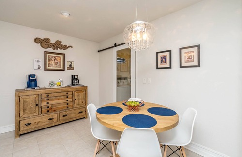Royal Ridge House | NEW-Archie's Place: Spacious 3 Bed | 2 Bath Private Home w/equipped kitchen!