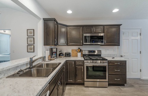 Wildwood House | NEW AREA OF THE VILLAGES GOLF CART KING BED NICE AND COMFY HOME BOOK NOW