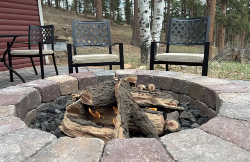 Conifer Cabin | New! Aspen turning! 1 hr from DIA! Gas firepit & Wifi