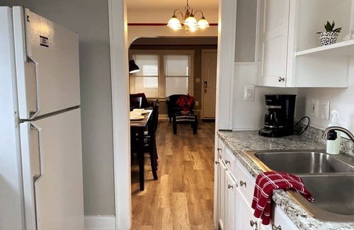 Pontiac House | NEW! AutoManiac spot in the heart of Pontiac/3 beds 2 baths