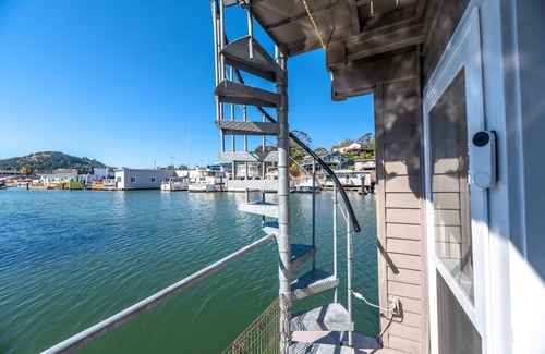 San Rafael Boat Rental | NEW!Avail MLK & Pres. Week! Stunning Studio Floating Home!SF&Sausalito!WiFi
