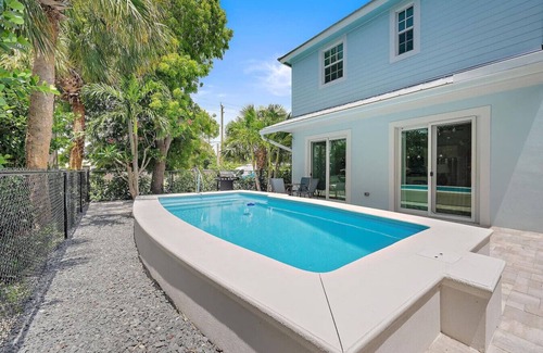 Southside House | New Azure Luxe Getaway