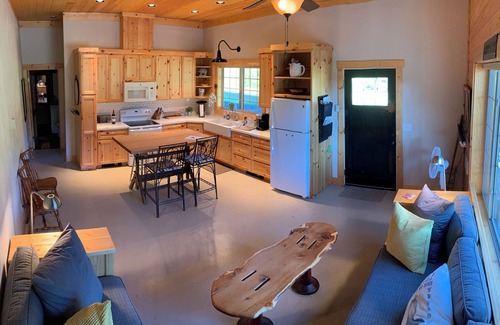 Prineville Cabin | New Barn Dominiam on Marks Creek, next to Ochoco National Forest