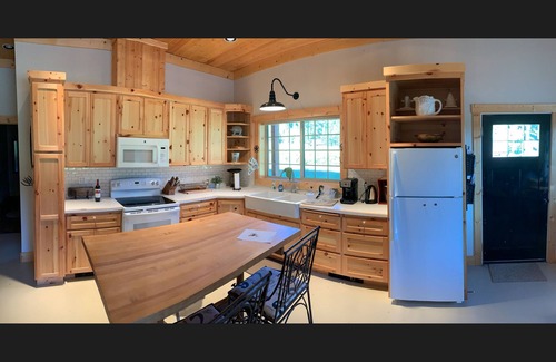 Prineville Cabin | New Barn Dominiam on Marks Creek, next to Ochoco National Forest