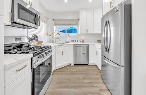 Belmont Shore House | NEW! Bay Front, Ocean Breezes, NEW luxe 2BR/2BA with Parking, AC