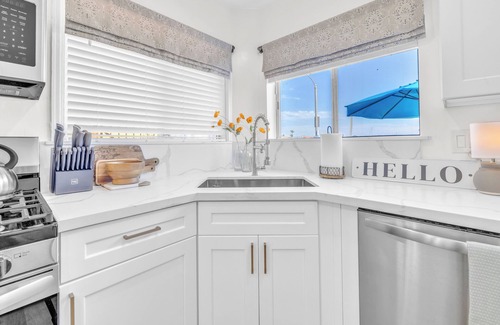 Belmont Shore House | NEW! Bay Front, Ocean Breezes, NEW luxe 2BR/2BA with Parking, AC