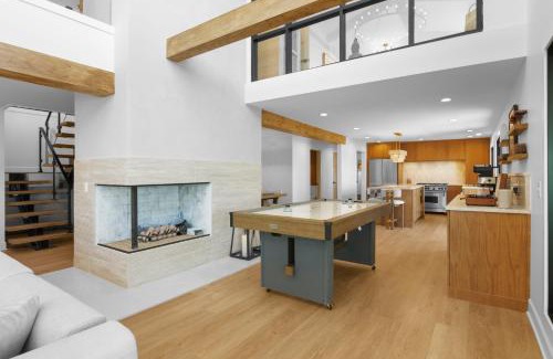 Traverse City House | NEW Bay Shore Retreat Mins to Downtown TC 7345