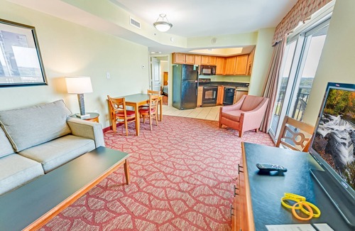 Downtown Myrtle Beach Condo | New Bay View Resort,Great Location,Boardwalk,Pools