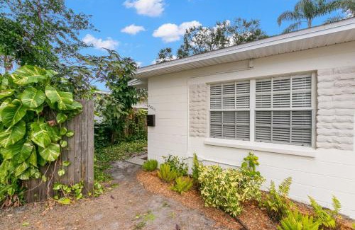 Palma Ceia Apartment | NEW! Bayside Escape - Cozy Hideaway Near Bayshore Beautiful