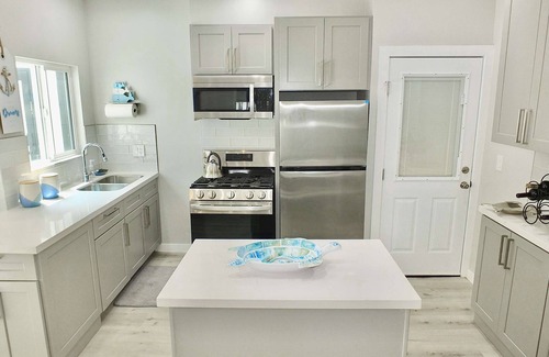 Peninsula Condo | *New* Beach & Bay Retreat | Full of Amenities!
