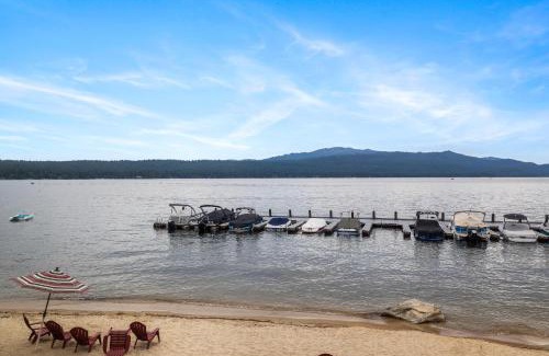 McCall House | New! Beach Cruzen - Crystal Beach - Lakefront - Beach - Seasonal Pool