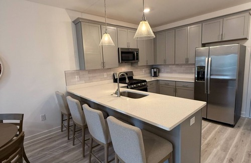 Rehoboth Beach Condo | New Beach Top Floor Condo in Lewes, De - 2 bed 2 bath Gated community with pool