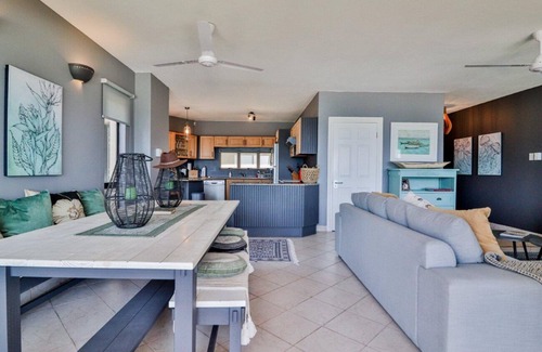 Tinley Manor Villa | NEW-Beachfront cosy house, Dolphincoast, Tinley Manor w. AC "4.92" at airbn