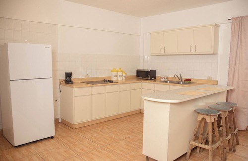 Guayabo Villa | NEW - Beachfront Villa 4BR and 5BA - 5 mins walk to beach, Owner lives upstairs