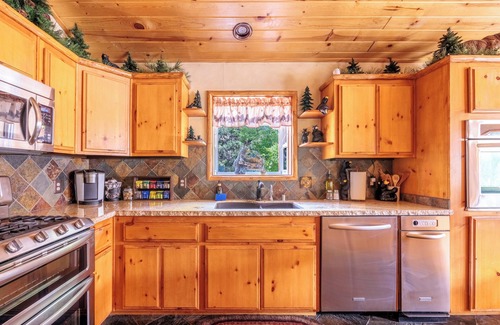 Whispering Forest Cabin | New! Bearadise ~ Hunting Cabin with Game Room