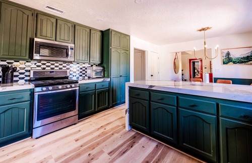 Big Bear City Cabin | New! Bearadise ~ Serene Mountain Hideaway