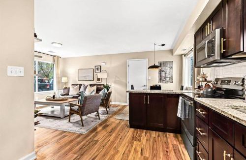 Roseville Apartment | New! Beautiful 1BR in Sharon Lane