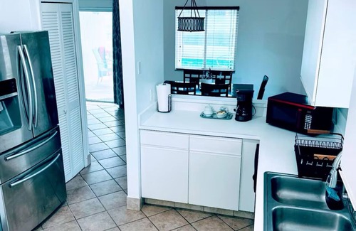 Montego Bay House | New Beautiful 2-Bedroom House near Disney.