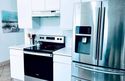 Montego Bay House | New Beautiful 2-Bedroom House near Disney.