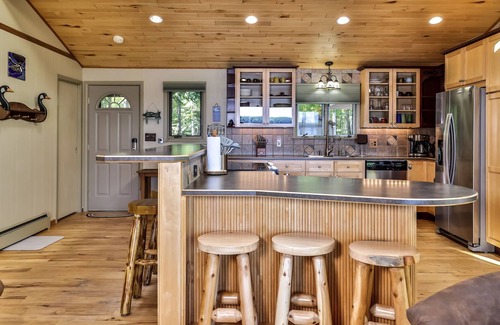 Conover House | NEW! Beautiful 4 bedroom home on South Twin Lake
